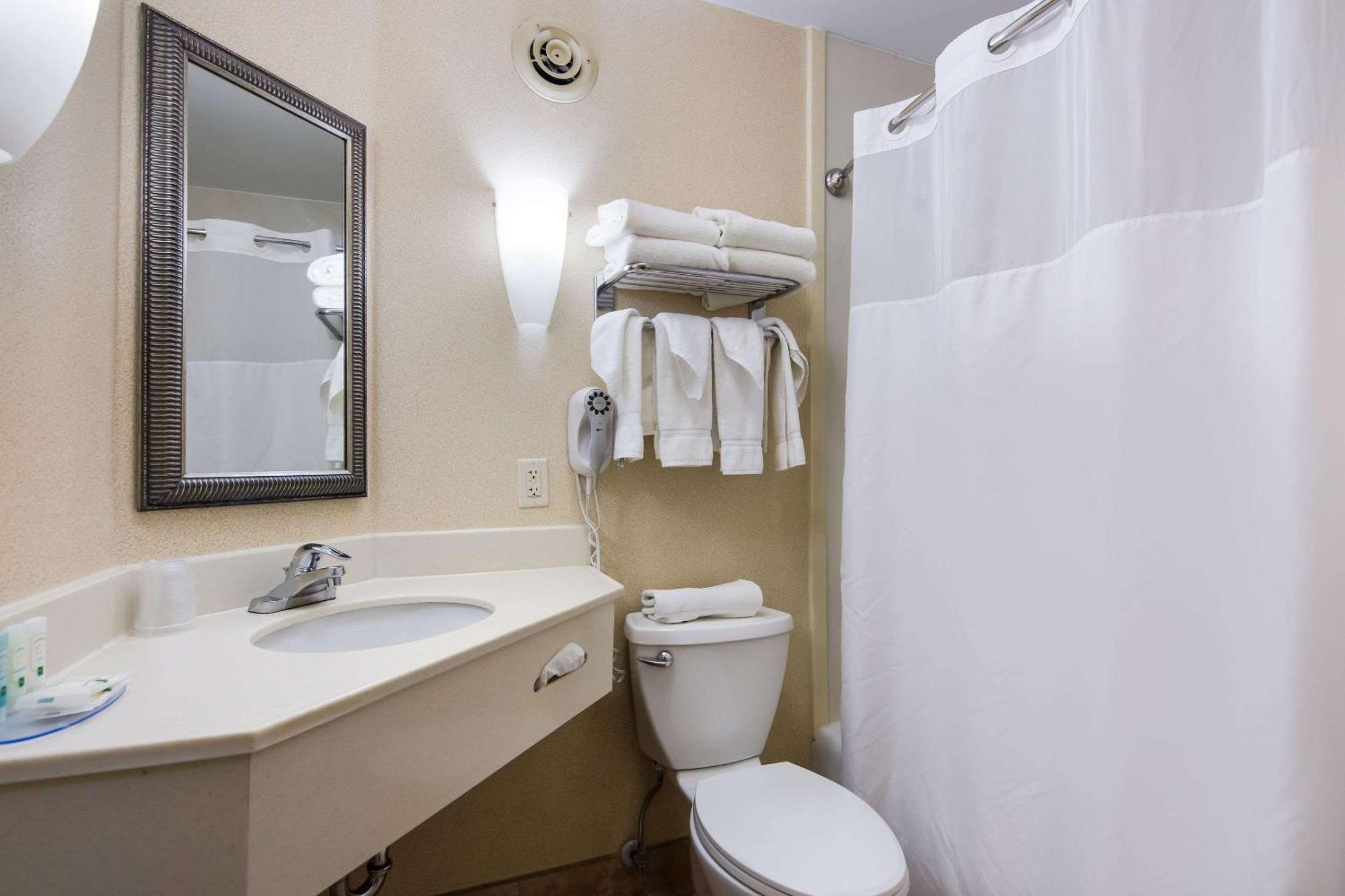 Quality Inn Oneonta Cooperstown Area Εξωτερικό φωτογραφία